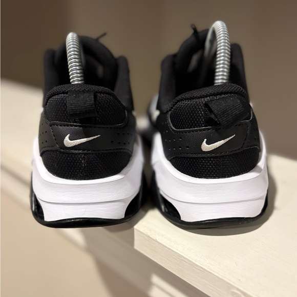 Nike Zoom Bella 6 Training Gym Sneaker DR5720-001 Women Size US 7 Black/White - Picture 8 of 9